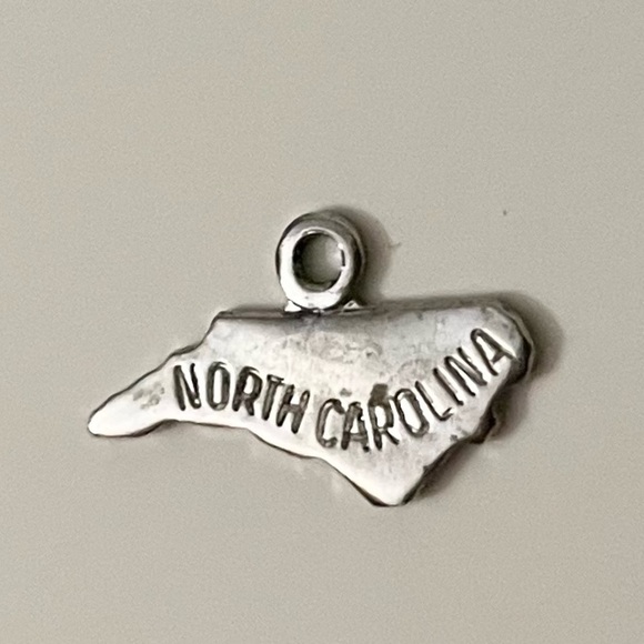 Vintage Silver North Carolina State Charm Pendant - Picture 7 of 7